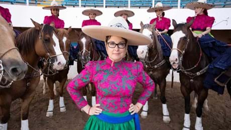 Sue Perkins Along He US Mexico Border 1