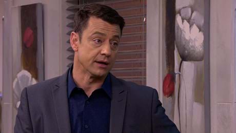 Hykie Berg stars as Conrad in Binnelanders Season 11 on kykNET (DStv channel 144)