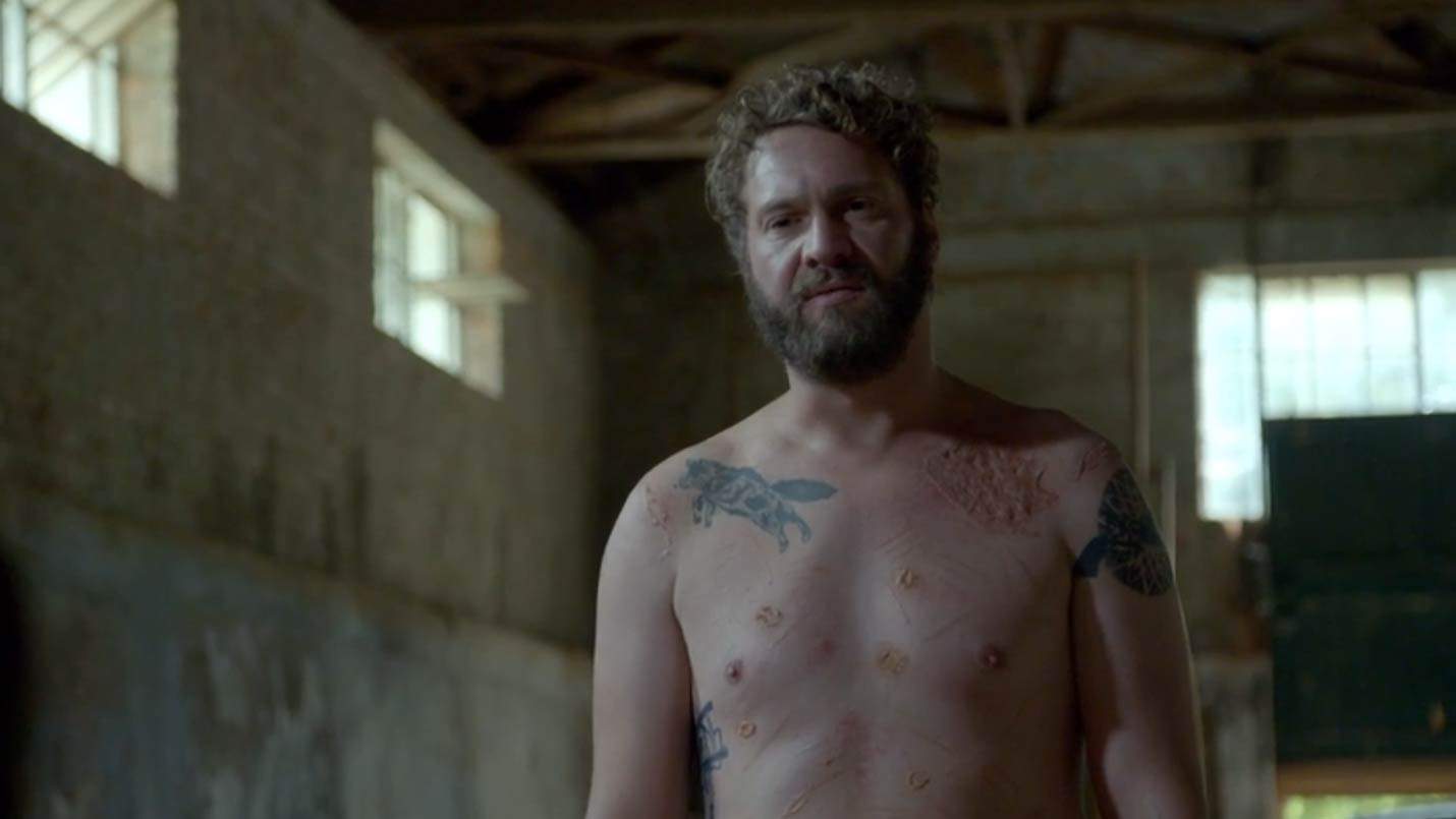 The scars on Adriaan’s torse is carefully placed and created by make-up artists.